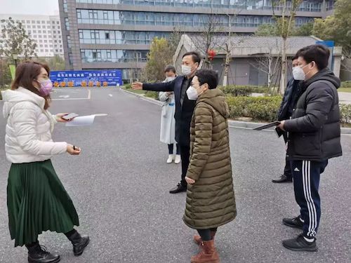 仓前街道到园区调研员工排查及企业复工情况